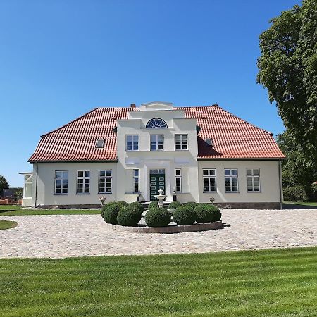 Hotel Gutshaus Neu Farpen à Neuburg  Extérieur photo