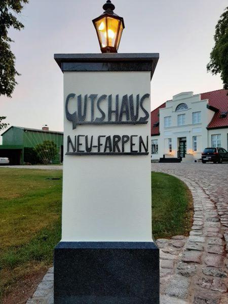 Hotel Gutshaus Neu Farpen à Neuburg  Extérieur photo